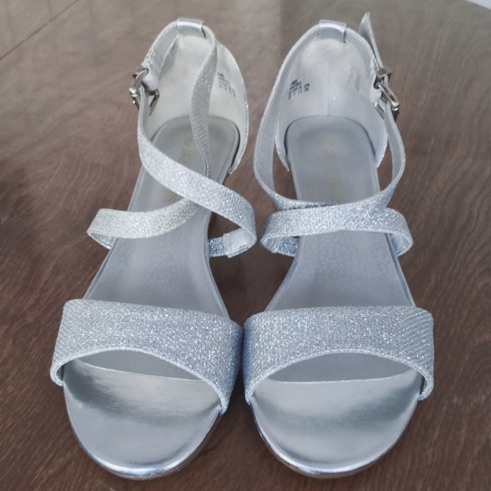 Women's Jones Dream Pairs Size 9.5